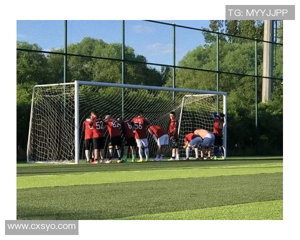 杭州足球队的速度揭秘:从训练到比赛的全景探索与分析 杭州足球队的速度揭秘:从训练到比赛的全景探索与分析